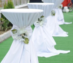 White Linen Wedding Table